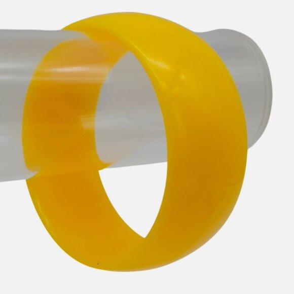 Vintage Wide Bangle Bracelet Solid Canary Yellow Lucite Plastic Retro Jewelry - Picture 3 of 5